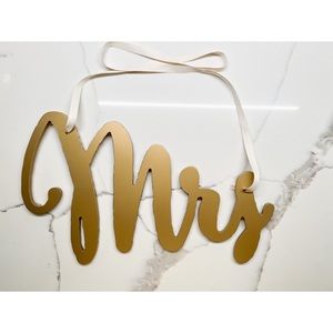Mrs/Mr Hanging Signs in Gold